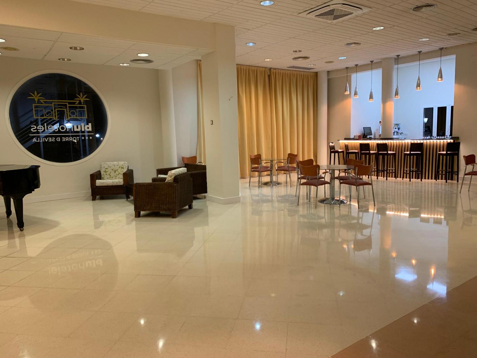 Torre de la Reina Hospedium Hotel Blu Torre De Sevilla מראה חיצוני תמונה