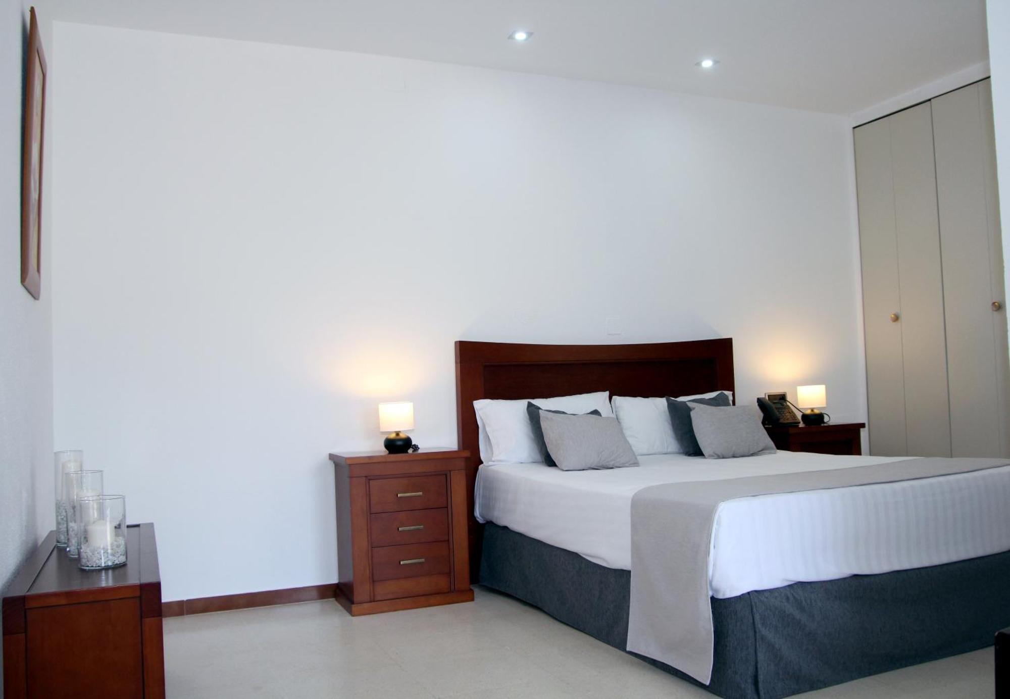 Torre de la Reina Hospedium Hotel Blu Torre De Sevilla מראה חיצוני תמונה