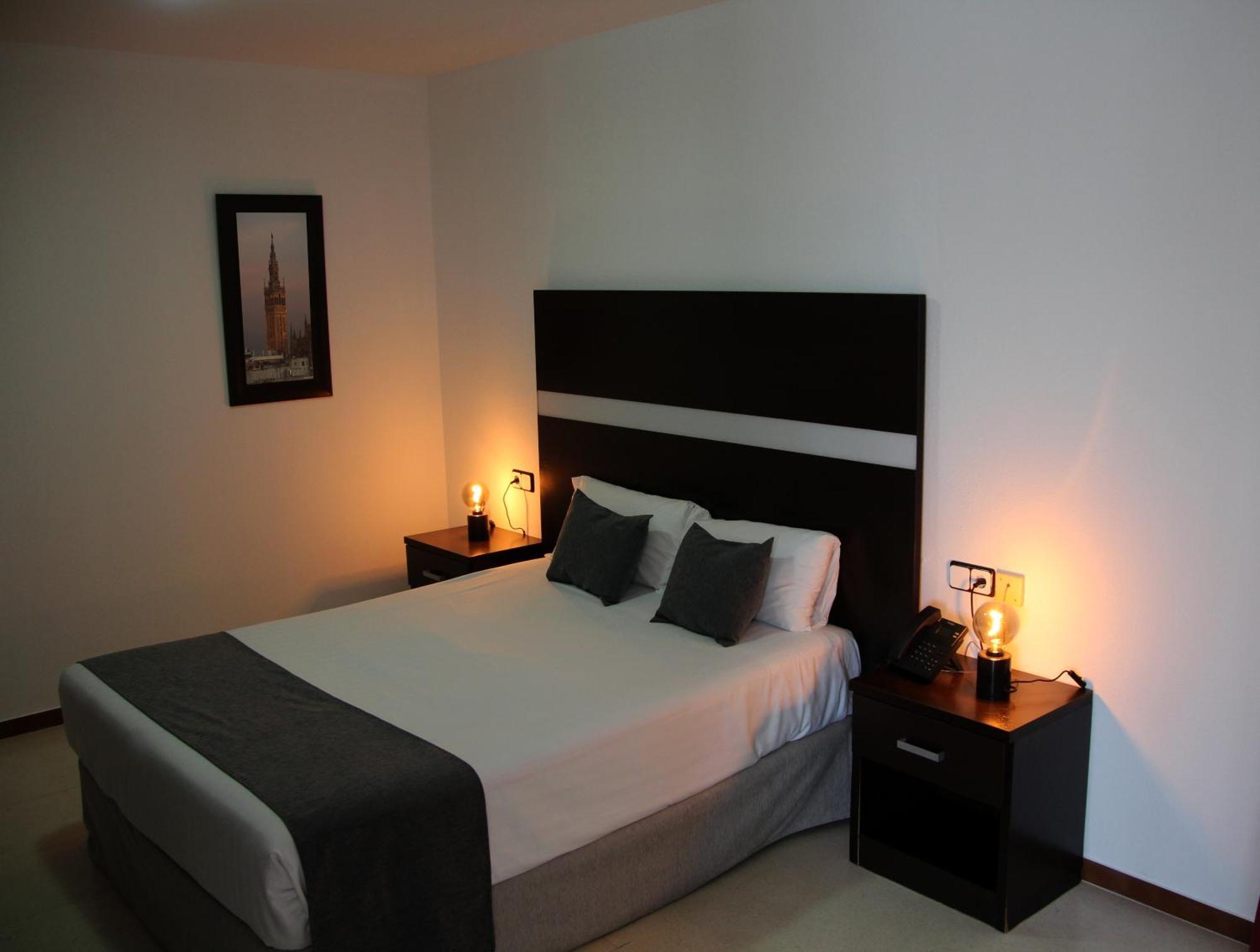 Torre de la Reina Hospedium Hotel Blu Torre De Sevilla מראה חיצוני תמונה